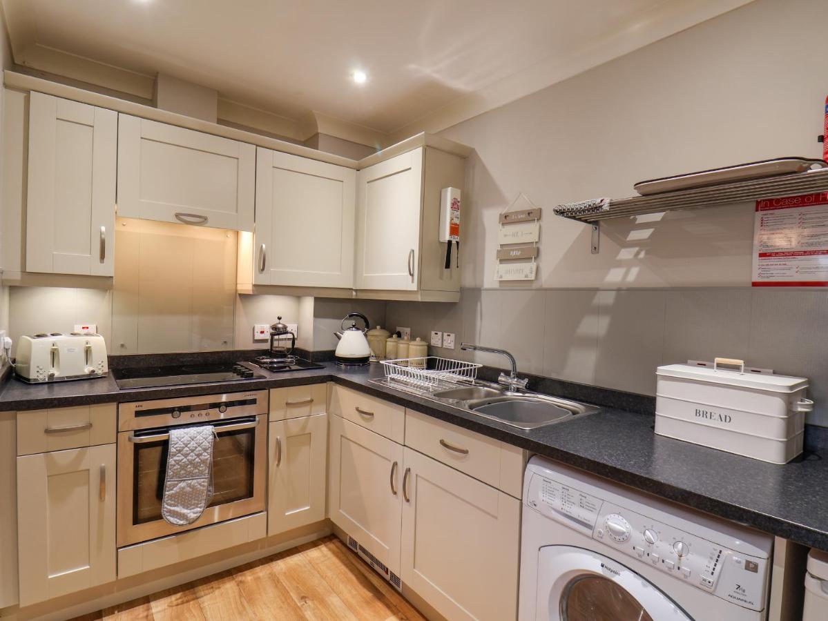 Apartment Anchors Down