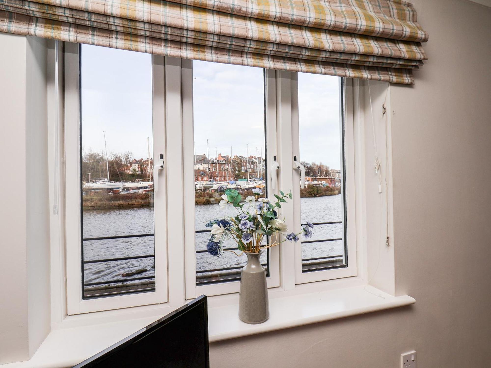 Apartment Anchors Down *